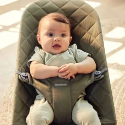 Baby Bjorn Bouncer Bliss Geweven Klassiek Quilt Zandgrijs><noscript><img width=
