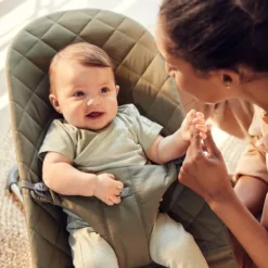 Baby Bjorn Bouncer Bliss Geweven Klassiek Quilt Zandgrijs><noscript><img width=