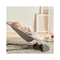 Baby Bjorn Bouncer Bliss Geweven Klassiek Quilt Zandgrijs><noscript><img width=