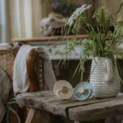 Frigg Fopspeen Little Viking Sage/Cream T2 6-18 mnd (2 stuks)><noscript><img width=