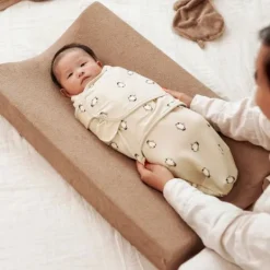 Meyco Baby Aankleedkussenhoes Badstof Uni Taupe 50 x 70 cm><noscript><img width=