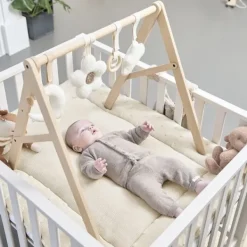 Meyco Baby Knots Boxkleed - 77 x 97 cm - Soft Sand><noscript><img width=