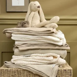 Meyco Baby Ledikantdeken Knots Soft Sand 100 x 150 cm><noscript><img width=
