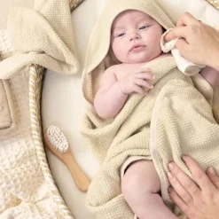 Meyco Baby Popcorn Badcape - 75 x 75 cm - Soft Olive><noscript><img width=