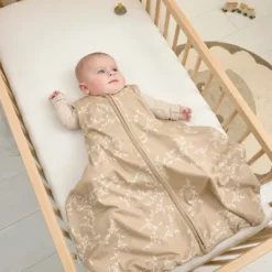 Meyco Baby Slaapzak Heupdysplasie Branches Sand 70 cm><noscript><img width=