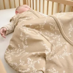 Meyco Baby Slaapzak Heupdysplasie Branches Sand 70 cm><noscript><img width=