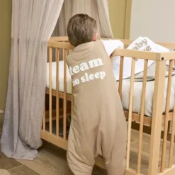 Meyco Baby Slaapzak Jumper Winter Slub Met Team No Sleep Applicatie Taupe / Offwhite 80 cm><noscript><img width=