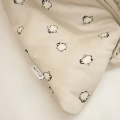 Meyco Baby Slaapzak Met Afritsbare Mouwen Penguin Soft Sand 70 cm><noscript><img width=