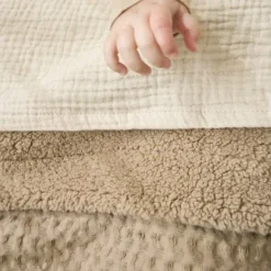 Meyco Ledikantdeken Wafel Teddy Greige 100 x 150 cm><noscript><img width=