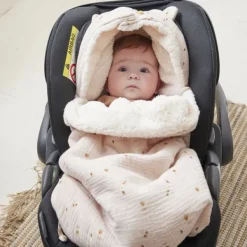 Noukie's B&M Voetenzak – Katoen – Geluksduiven> Accessoires Autostoel